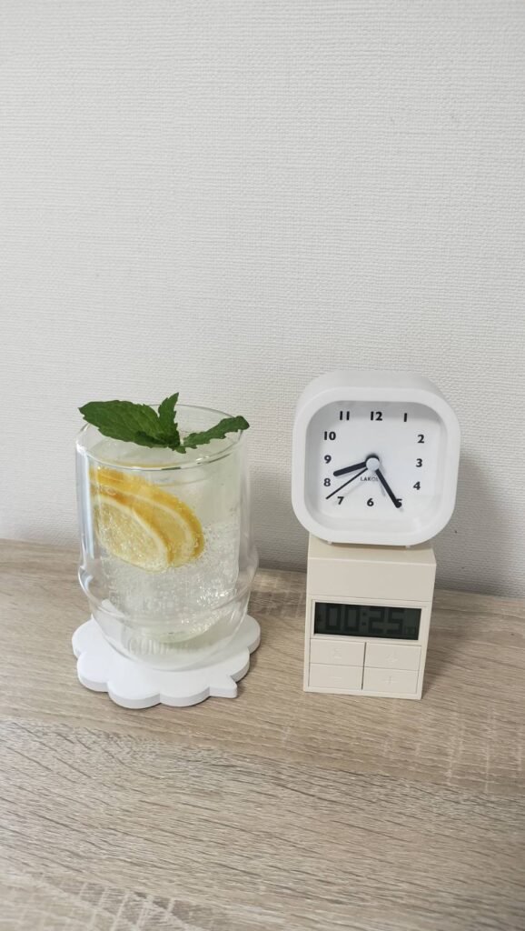 時計と飲み物①